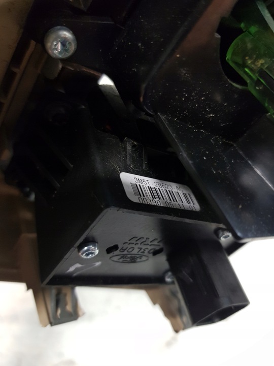 фото №9, Туннель средний пепельница подстаканник+ кнопка тормоза ручного 3m5t2b623ac