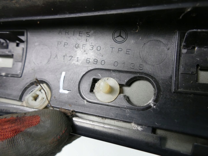 фото №9, Mercedes slk r171 молдинг скла лобовий ліва 197