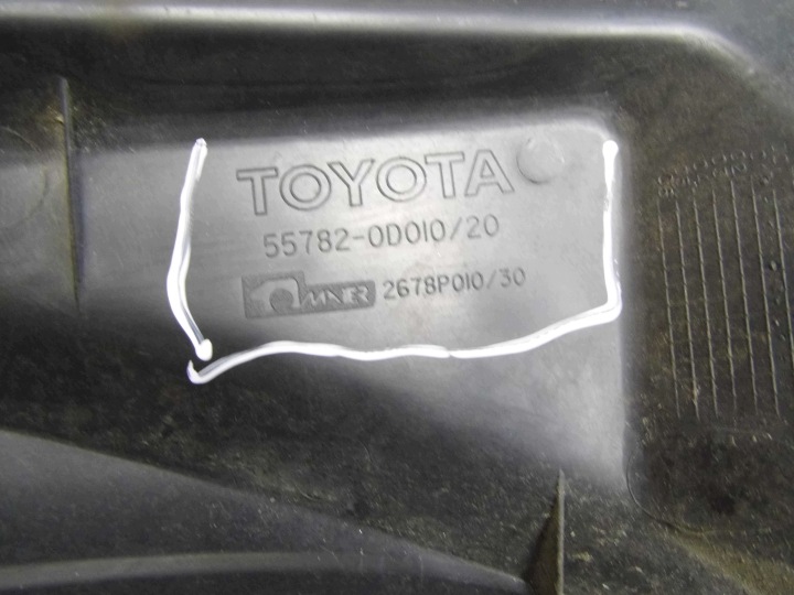 фото №8, Toyota yaris i 1.0b 02' панель под лобовым стеклом 55782-0d010