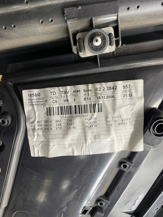 фото №16, Дверна карта (обшивка) права зад світлий 4f0867306h audi a6 c6 04-
