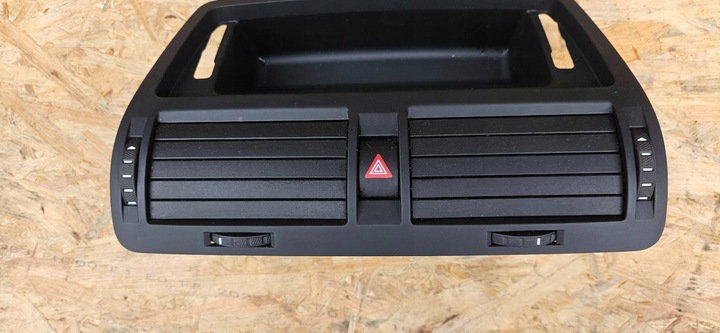 фото №9, Решётка воздуховод панели распределительной skoda octavia mk2 1z 1z0820951a