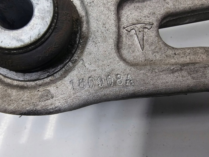 фото №8, Tesla модель s 2016 перед сторона ліва ричаг  передній