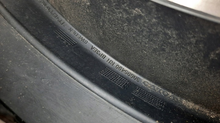 фото №12, Планка крила правий зад 30695490 volvo xc90 i