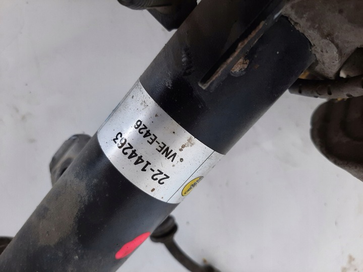 фото №9, Bmw e81 116d рестайлинг 10r амортизатор mcpherson  поворотный кулак правые перед зажимы