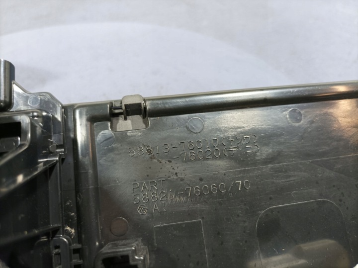 фото №5, Lexus ux 250h бардачок полка прикурювача 2 pin 58813-76010