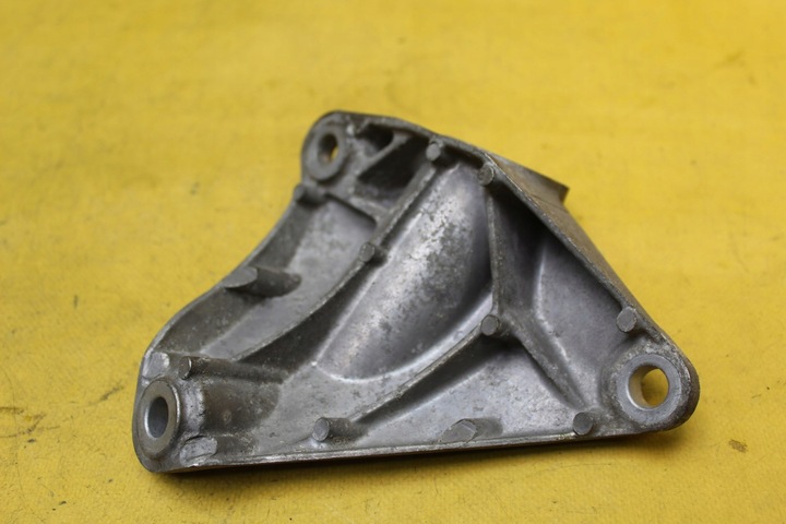 фото №3, Поддержка коробки a8 d3 4.2b 4e0399114q bfm