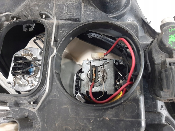 фото №14, Renault clio iii 1.2 16v hb 5d 06r фара ліві перед лінза 8200865607