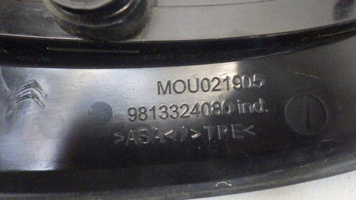 фото №6, Треугольник заглушка крыльев правое зад citroen c3 iii 9813324080