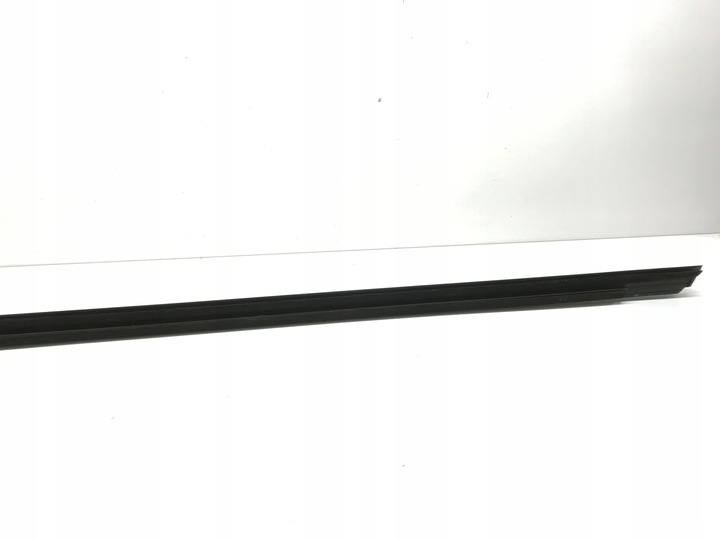 фото №8, Планка накладка двері праві перед tesla модель y 1495711-00-d