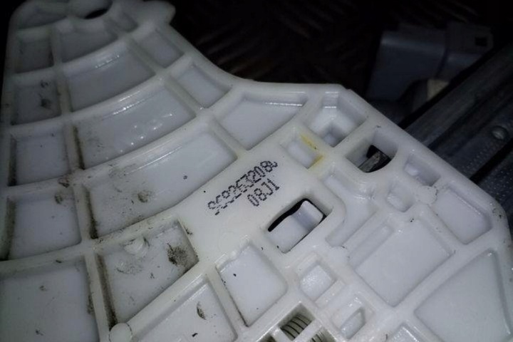 фото №7, Подъемник стекла задних правых дверь citroën c4 picasso ii 9682632080 2.0l