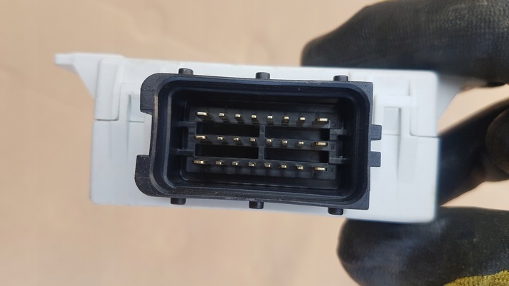 фото №3, Toyota avensis t25 03-08 модуль комфорту