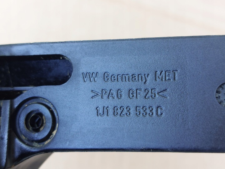 фото №5, Vw golf v 5 vi 6 plus ручка открывания капота 1k1823633 1j1823533c