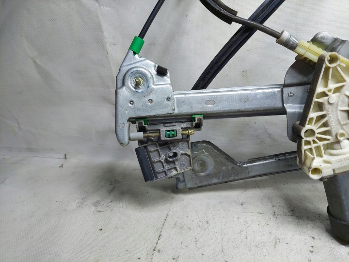 фото №8, Стеклоподъемник правый перед peugeot 206 cc 9636627580