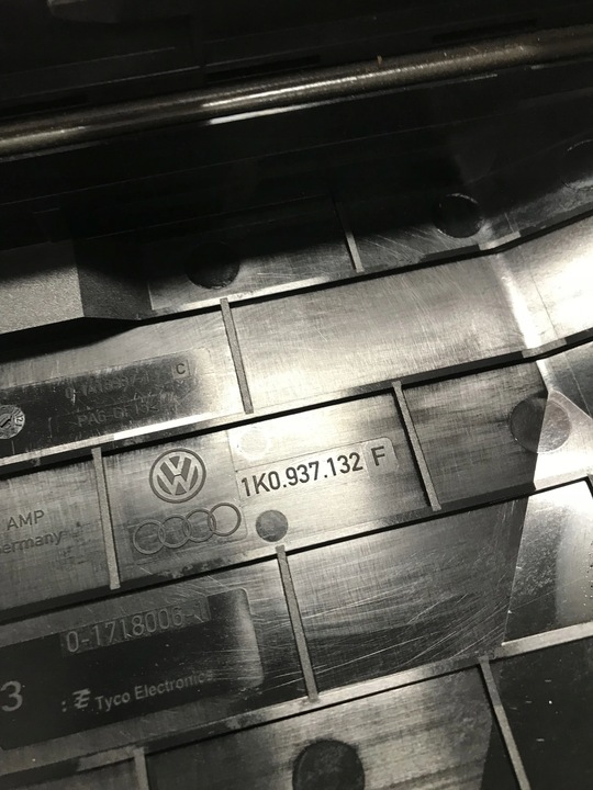 фото №2, Корпус коробка предохранителя passat b7 10- 2.0tdi