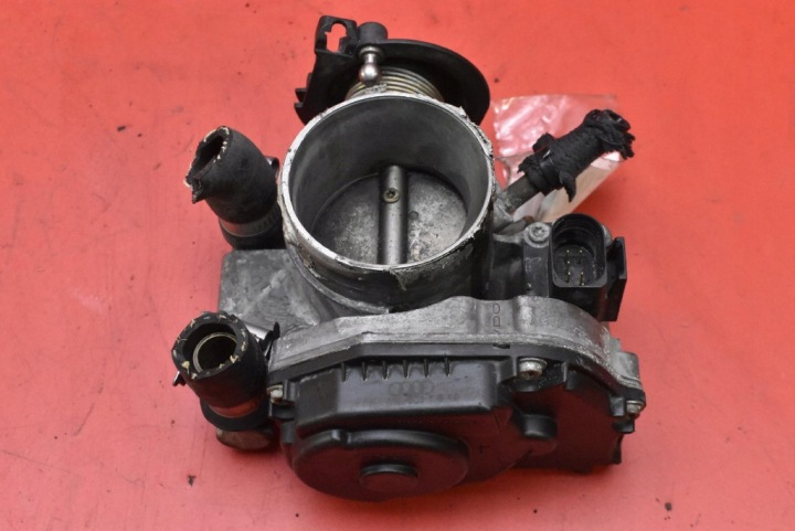 фото №5, Дросельна заслінка 058133063 audi a4 b5 1.8 20v 125 km 94-99