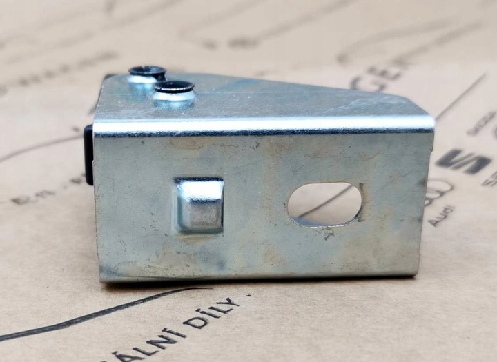 фото №7, Кріплення оригінальні тримач кронштейн volkswagen touareg cr7 7p6867615a