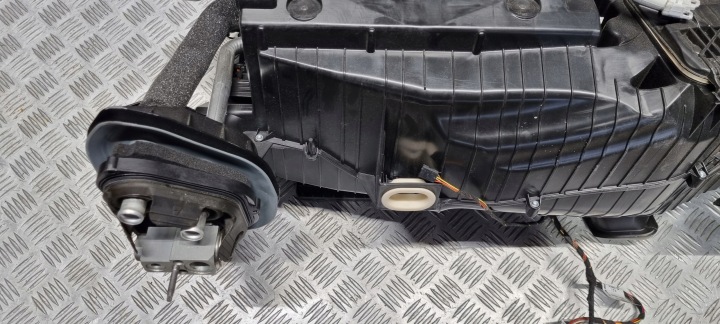 фото №12, Bmw (oem) 9868742 5' g30 g31 отопитель подача воздуха