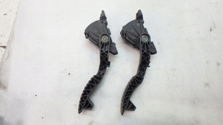 фото №1, Renault педаль газа 8200002904 6pv 008 119-00