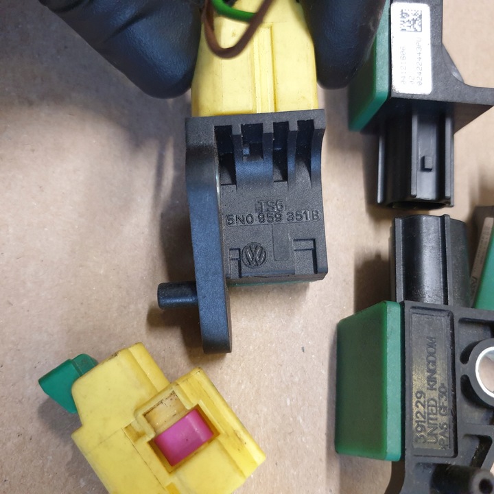 фото №10, Датчик датчик удара боковой подушка безопасности vw tiguan 5n оригинальный номер