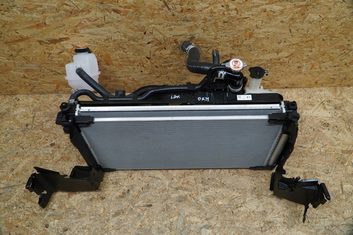 фото №4, Радіаторів радіатор вентилятор 422136-7682 lexus lbx нове 0km 24r оригінал