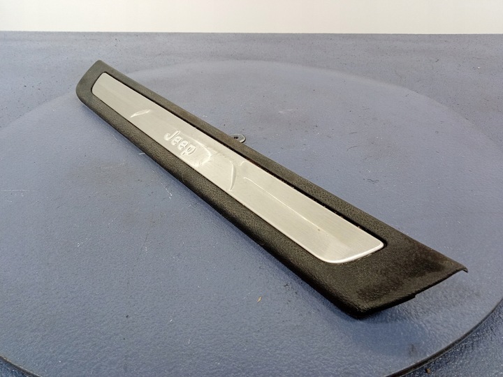 фото №2, Grand cherokee wk2 накладка порога перед права