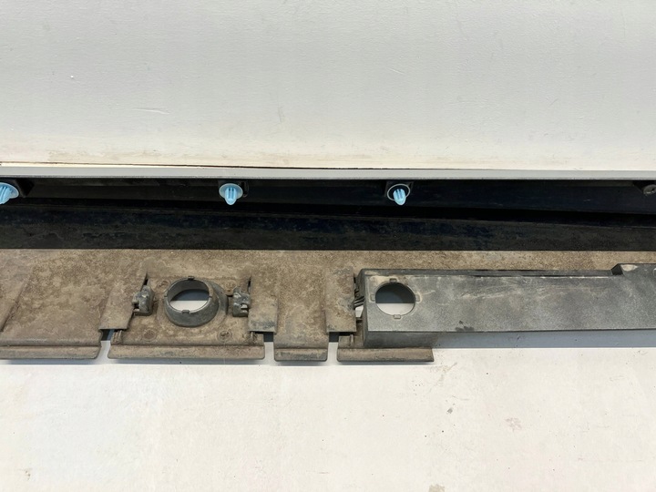 фото №9, Corolla e21 универсал порог защита пороговая наружная планка правая 1j6 царапины