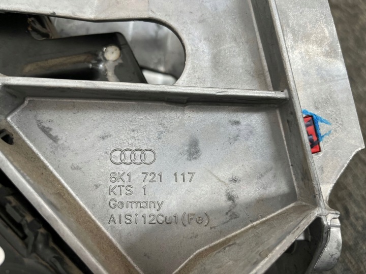 фото №11, Audi a4 b8 sedan 2.0 tdi механічна коробка передач 2009r педаль педалі зчеплення гальма газу