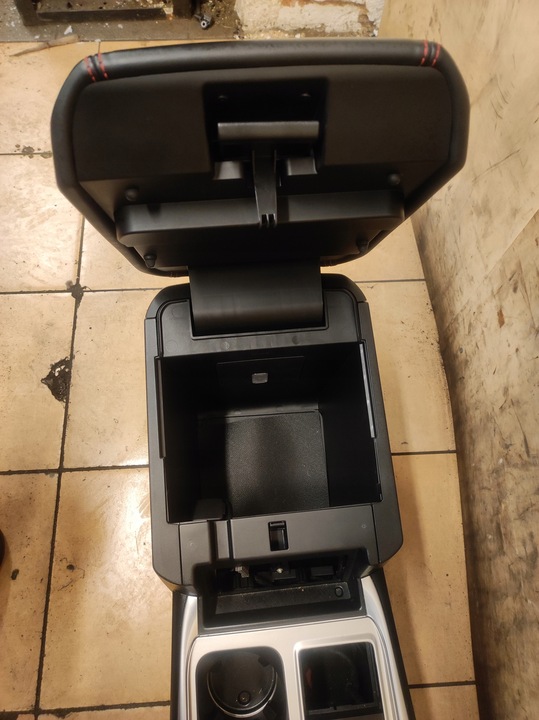 фото №14, Подлокотник туннель средний explorer vi 6 eu