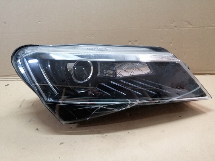 фото №1, Лампа права перед skoda superb iii ксенон led eu