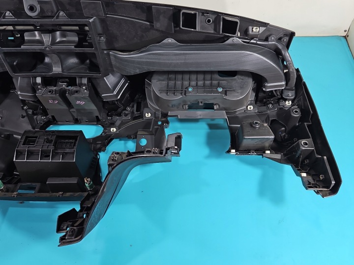 фото №13, Торпедо раздаточная консоль капот iveco daily v 14- eu оригинал bez подушка