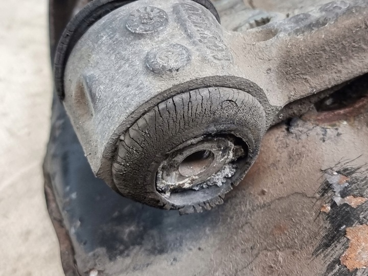 фото №7, Поворотный кулак левый зад audi a6 c6 2.0tdi 05r