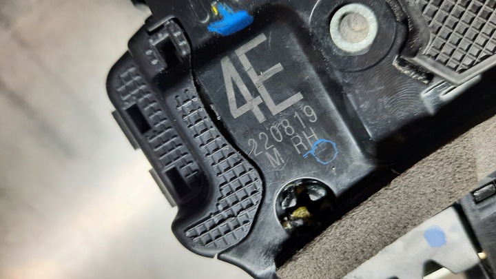 фото №8, Замок дверь правый зад 4 pin toyota corolla e21 sedan