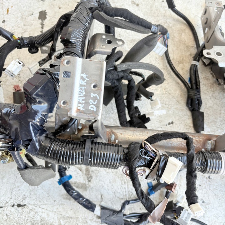 фото №8, Каркас консоли установка nissan navara d23 2.3 dci