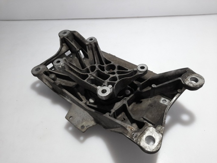 фото №13, Audi a4 b8 a5 8t a6 c7 кронштейн поддержка коробки кпп / коробка передач крепление 8k0399263bh