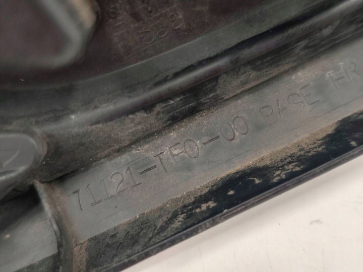 фото №10, Решётка решётка перед honda jazz ii рестайлинг oem номер 71121-tf0-00 71121tf000