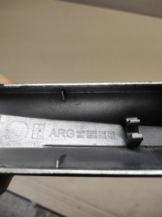 фото №14, Заглушка накладка рейлинг зад левый renault clio iii универсал 8200718705