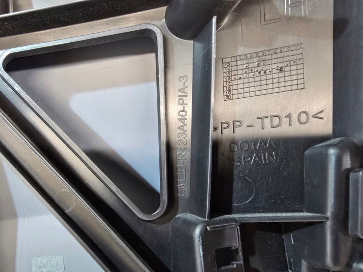 фото №13, Ford s-max mk2 накладка крепление накладка крышки багажника em2b-r423a40-pia