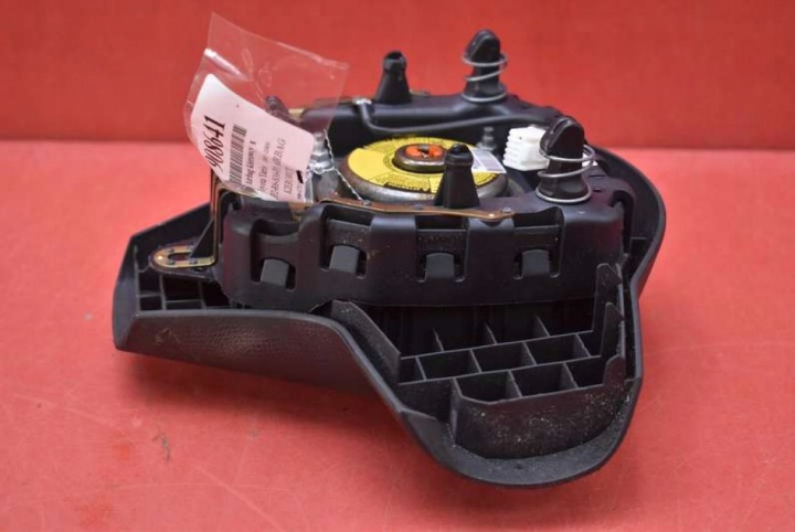 фото №5, Подушка подушка безопасности водителя 45130-0d150-f toyota yaris 2 ii 05-09