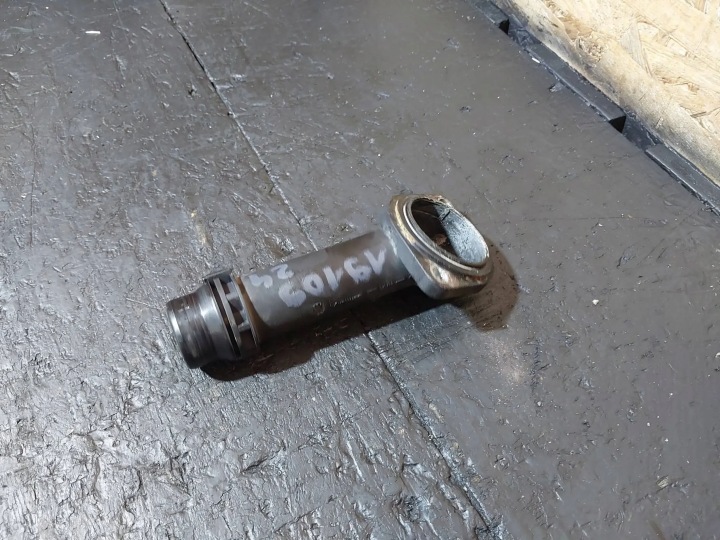 фото №9, Штуцер системи охолодження vw passat b5 1.8t awt 150km 06b121121 038121121b