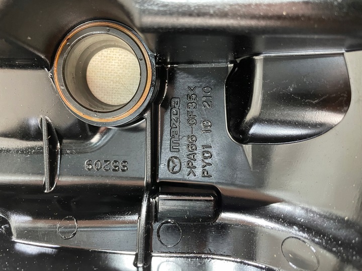 фото №8, Mazda cx30 2.5 b 19- крышка клапанов