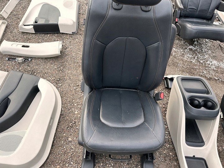 фото №13, Сидіння сидіння салон диван спинка обшивки комплект chrysler pacifica 2017+