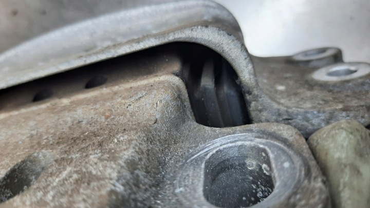 фото №5, Подушка двигателя 1k0199555l vw golf v 1.6b 07r