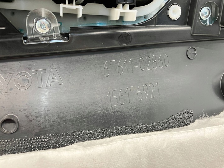 фото №12, Corolla e21 боковина обивка дверь передних правые перед кожа led