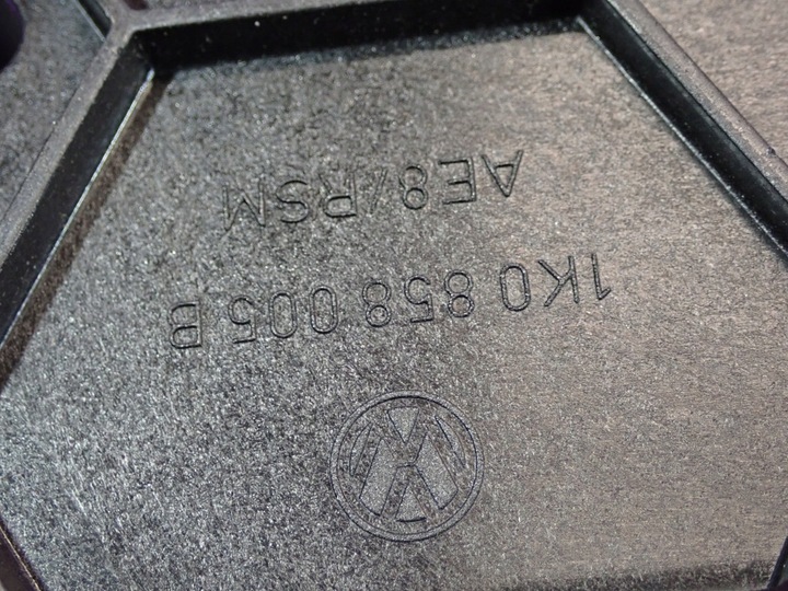 фото №3, Vw golf v 03-09 рамка крепление радио 1k0858005b