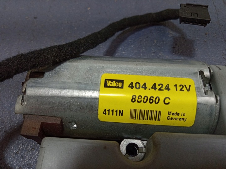 фото №5, Audi a6 c5 двигунчик люк 4b0959951b