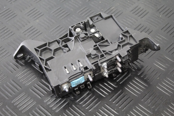 фото №1, Розподільник струму коробка запобіжників audi q5 8r0 8r0937517b