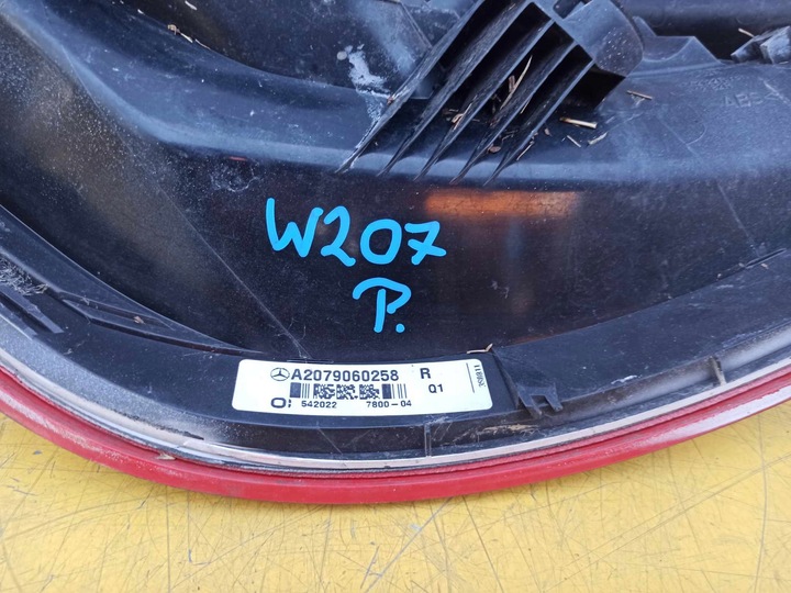 фото №9, Mercedes w207 лампа зад права cabrio po zalaniu a2079060258