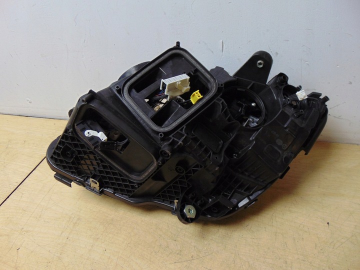 фото №12, Лампа права перед mercedes w205 рестайлінг повний європа