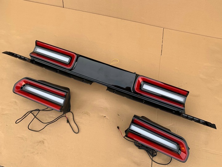 фото №12, Dodge challenger 2007-14 лампы led зад swap переделка na 2015-21 жёлтый поворот