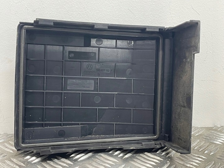 фото №8, Seat altea 2007 рамка / модуль предохранителей